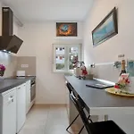 Διαμέρισμα Fantastico 4 *